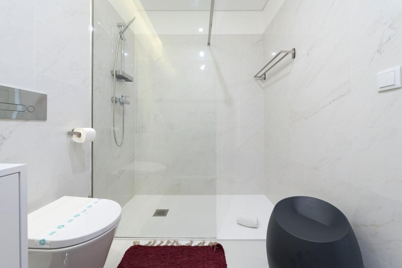 Lovelystay - Central Flat W/ Ac & Balcony OOporto Extérieur photo
