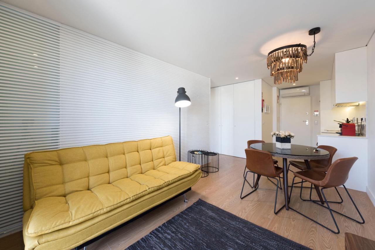 Lovelystay - Central Flat W/ Ac & Balcony OOporto Extérieur photo
