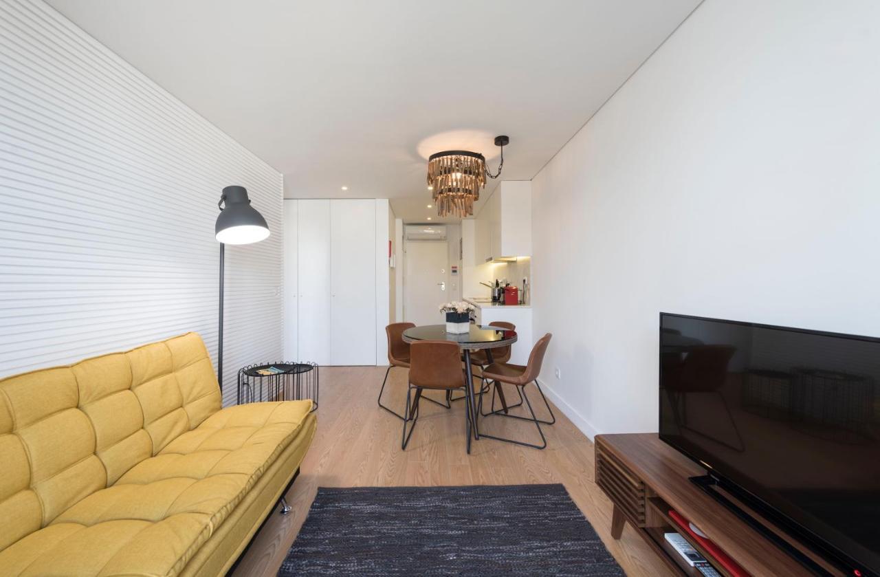 Lovelystay - Central Flat W/ Ac & Balcony OOporto Extérieur photo