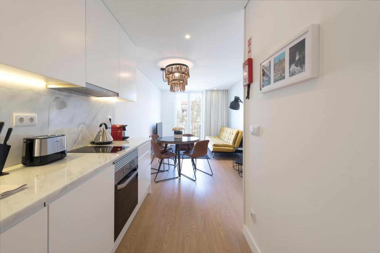 Lovelystay - Central Flat W/ Ac & Balcony OOporto Extérieur photo